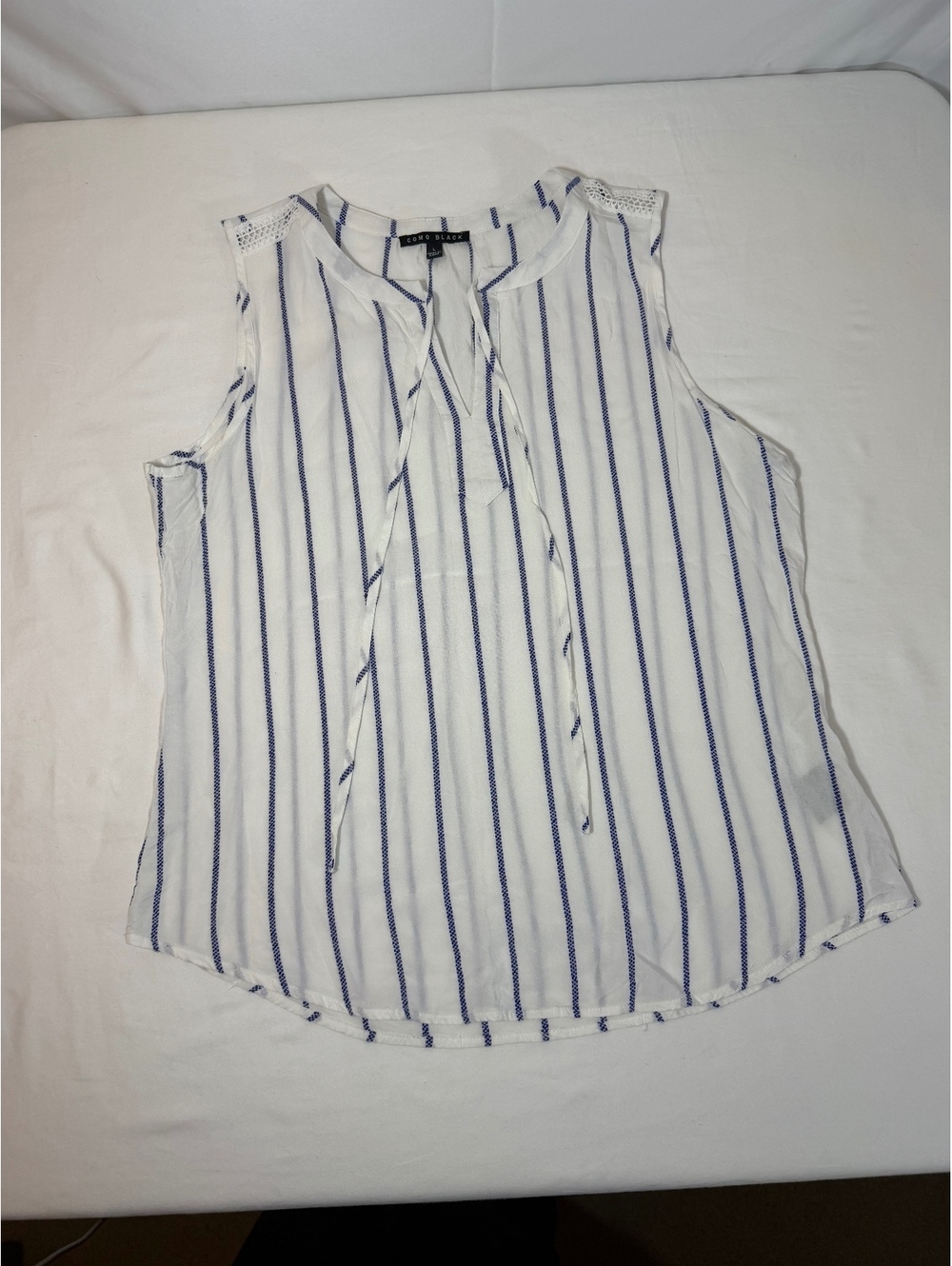 Como Black Women's Sleeveless White and Blue Stripe Blouse Size L
